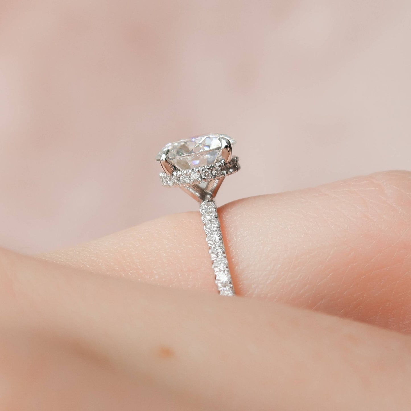 18K Gold Round Cut Lab Grown Diamond Wedding Ring