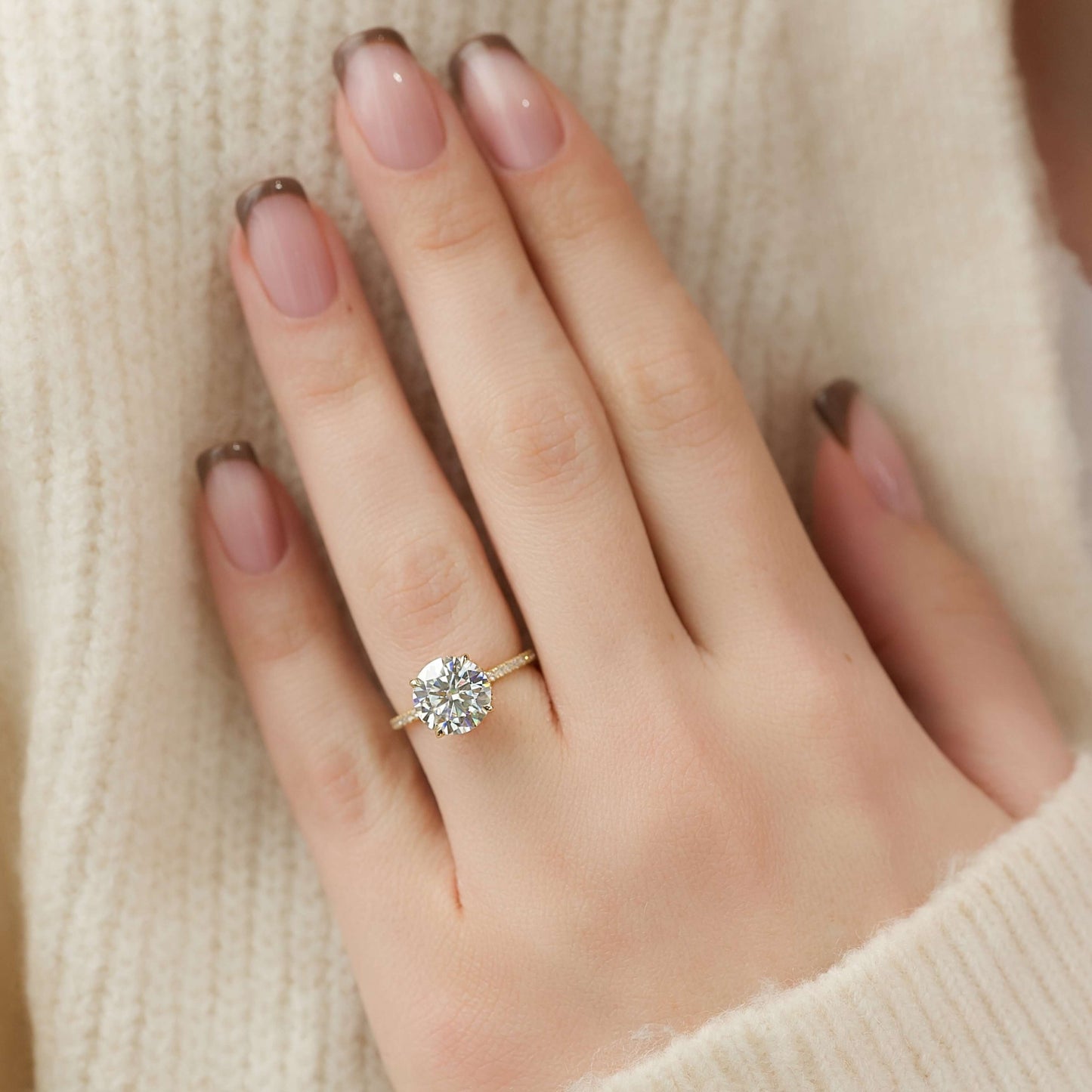 18K Gold Round Cut Wedding Ring