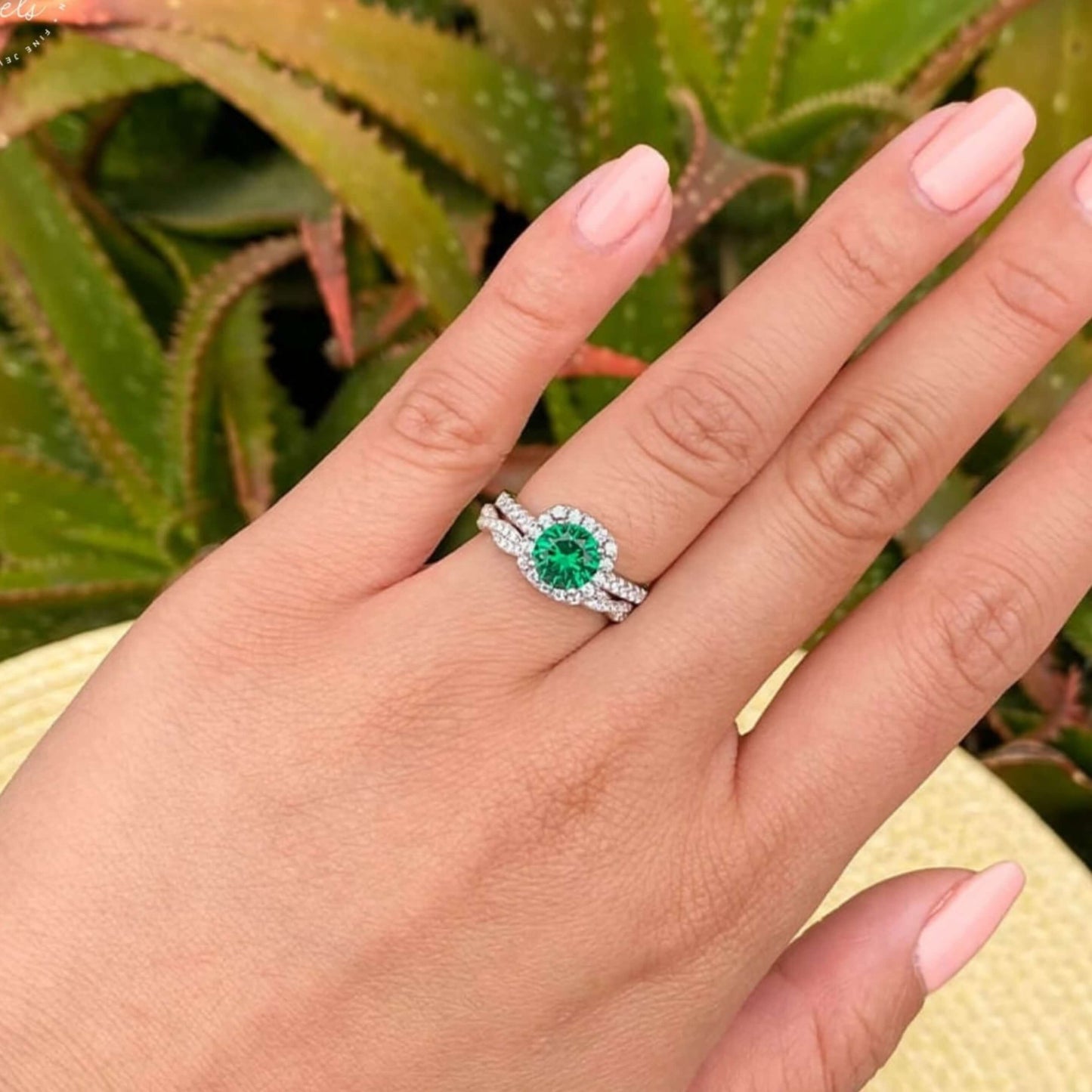 Beautiful Round Cut May Birthstone Emerald Engagement Ring