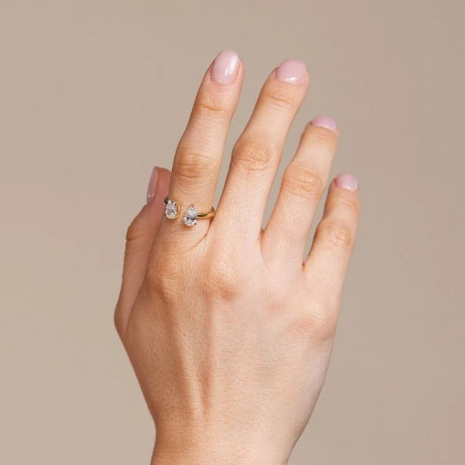 Pear And Oval Cut Toi et Moi Lab Grown Diamond Engagement Ring