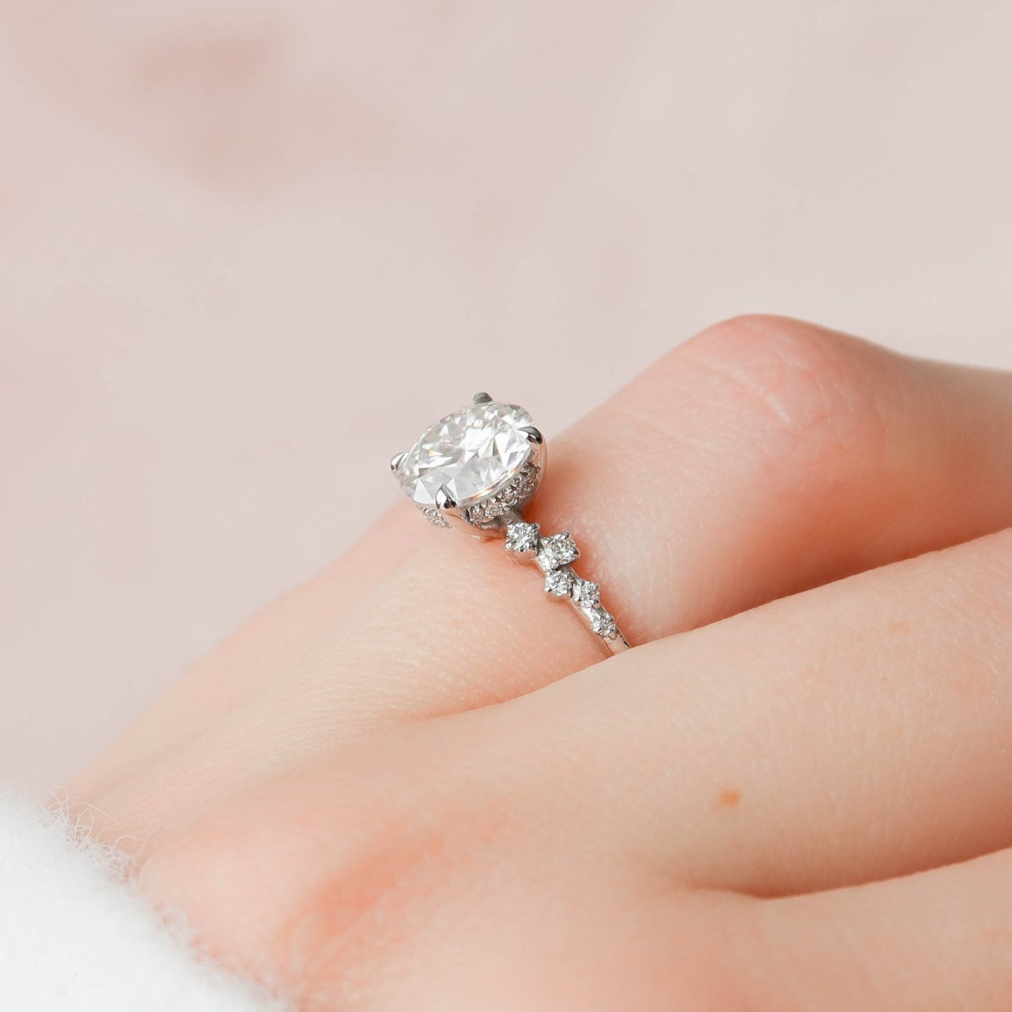Round Cut Moissanite Engagement Ring, IGI Lab-Grown Diamond Wedding Ring, Unique Moissanite Cluster Ring