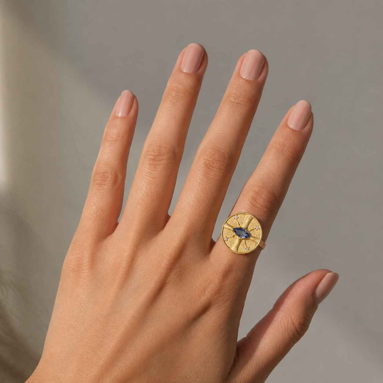 0.5 ct 1 ct 2 ct 3 ct 5 ct small stone medium stone large stone statement stone delicate stone bold stone fine stone center stone accent stone gemstone size carat ring carat jewelry