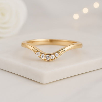 14K Gold Chevron Round Diamond Wedding Band