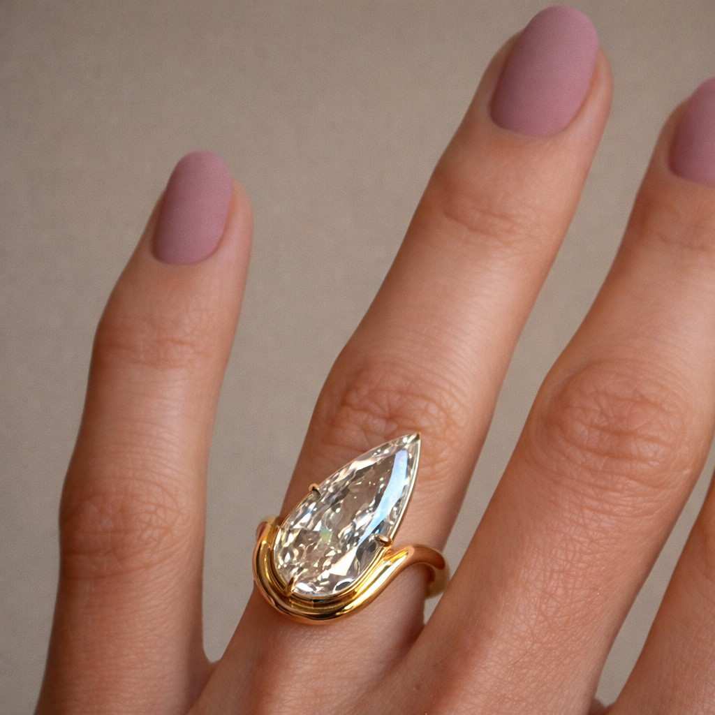 14k solid gold ribbed diamond ring: vintage style statement jewelry