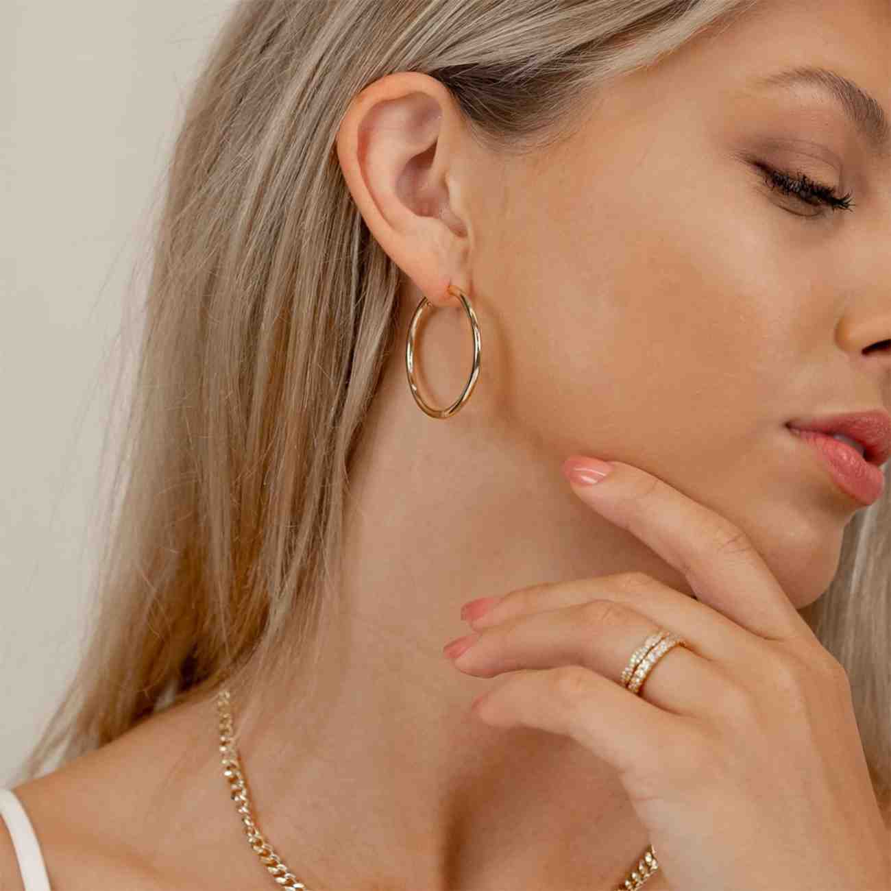 18K Gold Round Hoop Earrings