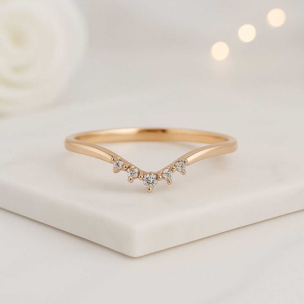 18k yellow gold curved wedding band
