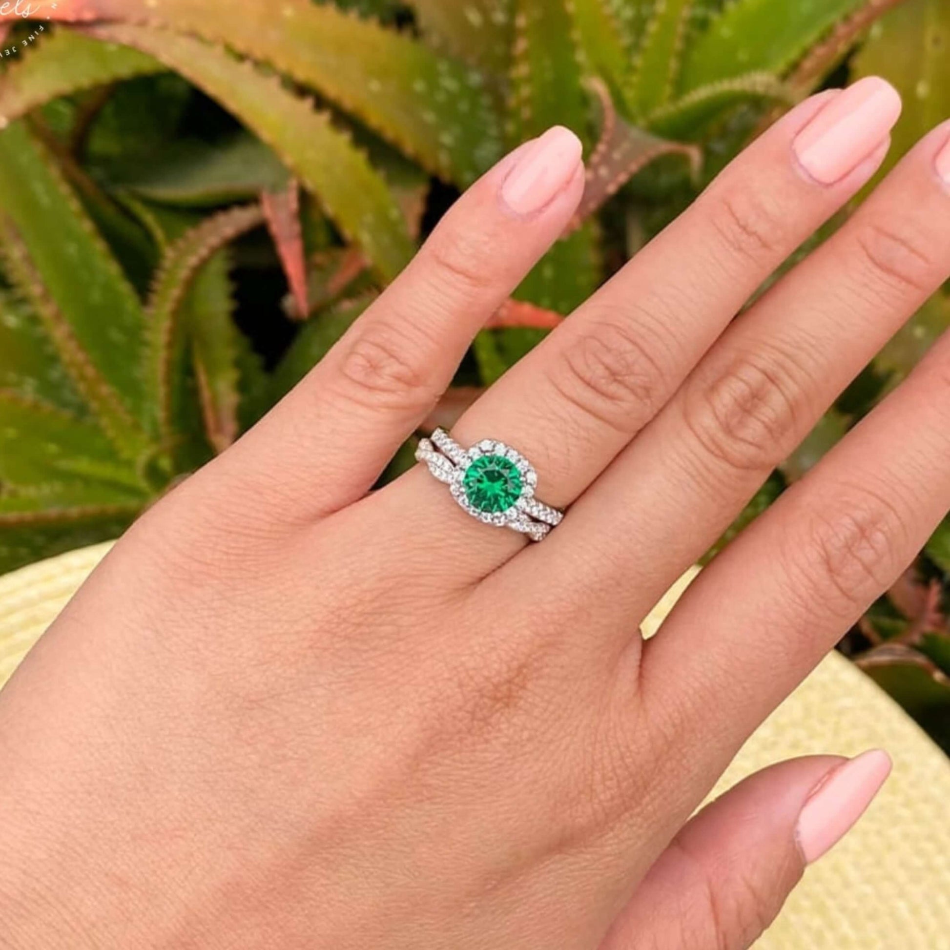 Beautiful Round Cut May Birthstone Emerald Engagement Ring