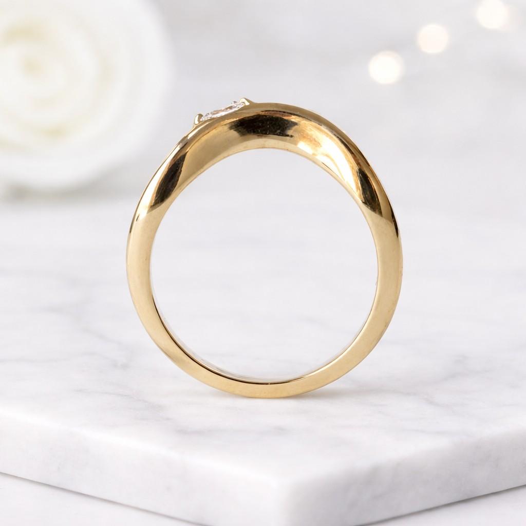  chunky gold curve wedding ring