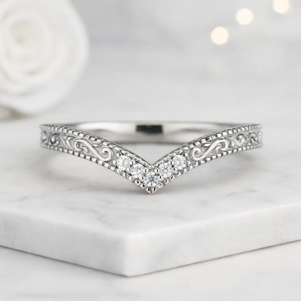 Curve Band Vintage Ring Round Diamond Ring Chevron Ring