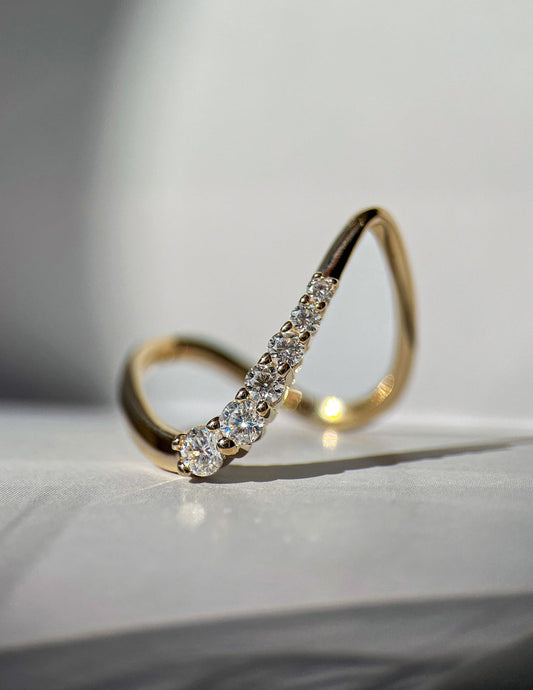 Curved_Diamond_Ring