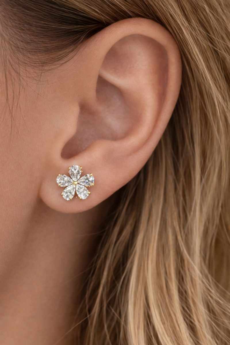 Dainty Diamond Stud Earrings 