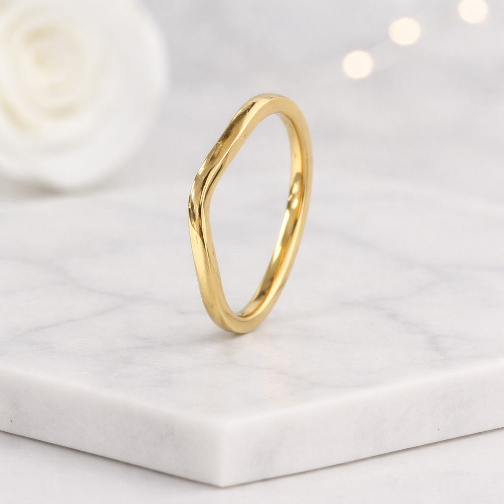 Gold Curved Wedding Band
14k Plain curved wedding band