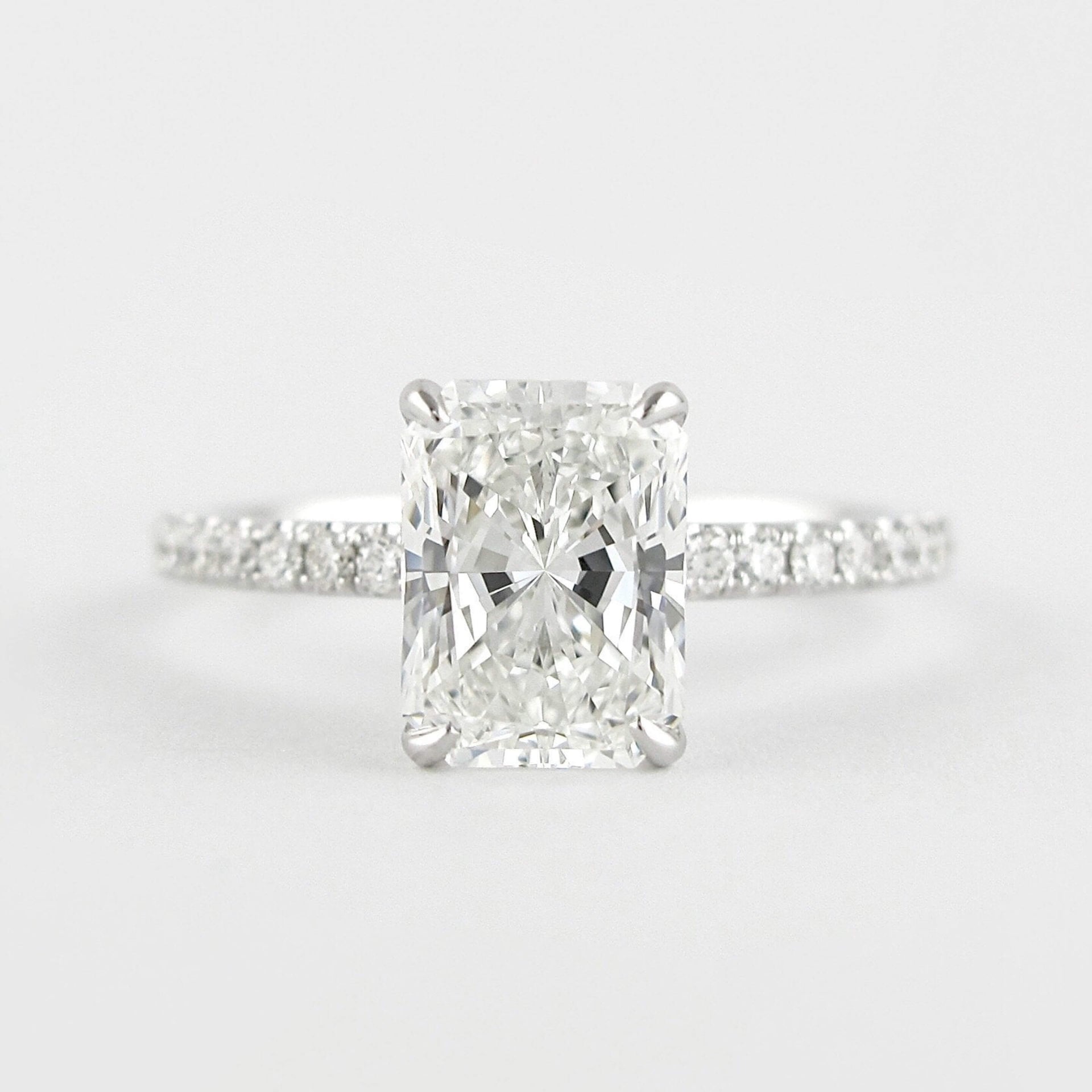 IGI Certified G Color VVS2 Clarity Lab Grown Diamond Engagement Ring