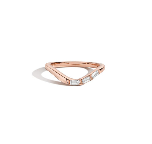 Minimalist_Curved_Moissanite_Wedding_Band_e89eb4d0-93f4-4f04-8449-1964f47f3308
