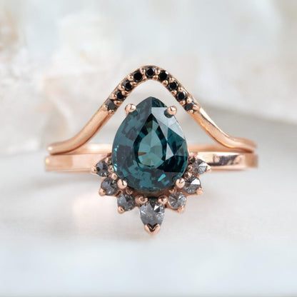 Minimalist Round Cut Diamond Ring