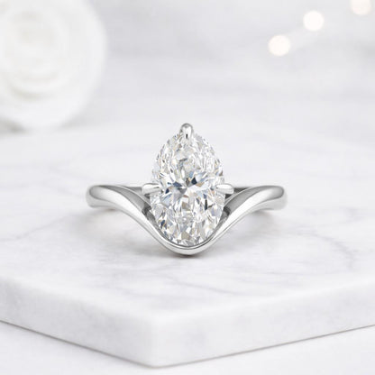 Oval Cut Diamond Engagement Ring
