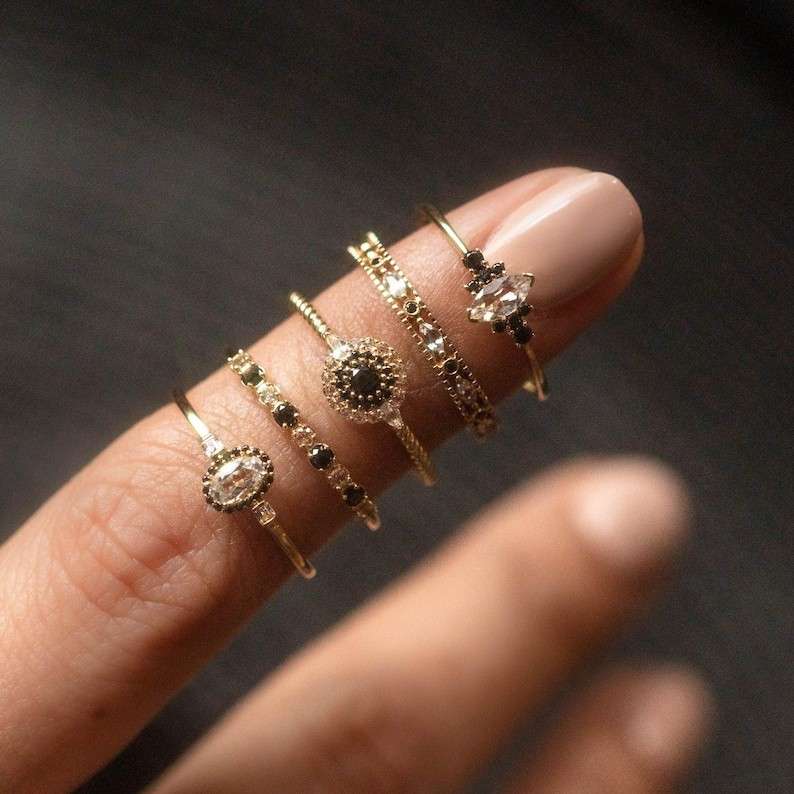 Round Cut Diamond Band