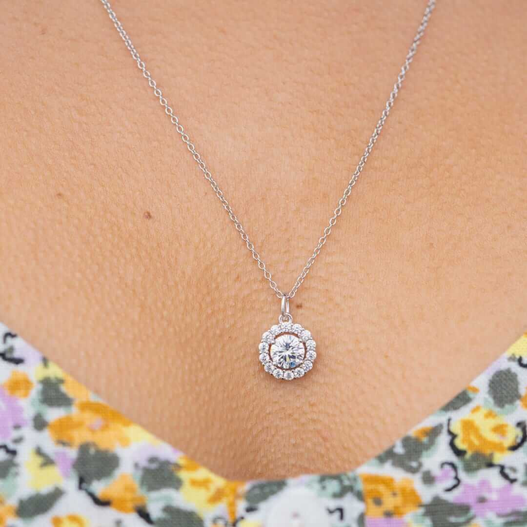 Round Cut Diamond Necklace For Wife