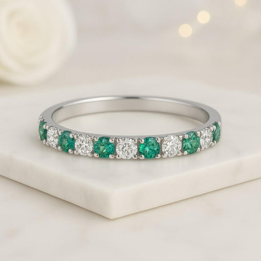 Round Cut Green Gemstone Engagement Band