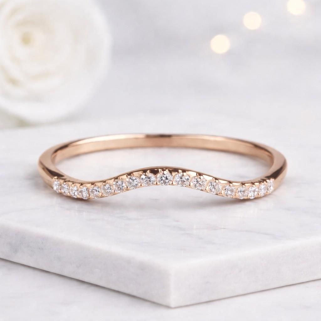 round lab grown diamond curved ring