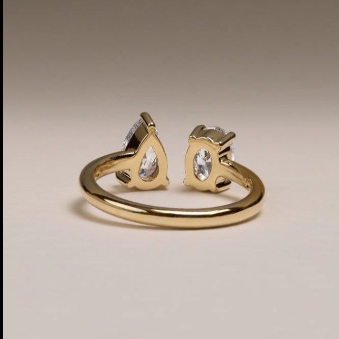 Pear And Oval Cut Toi et Moi Lab Grown Diamond Engagement Ring