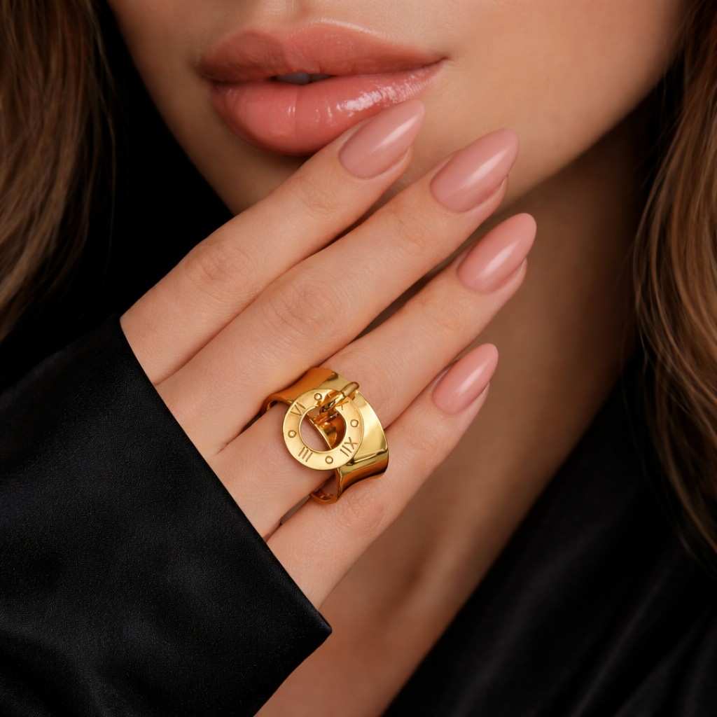 accessory premium look ring shiny finish jewelry classic modern ring stylish accessory gold fashion ring round disc charm engraved charm ring large ring