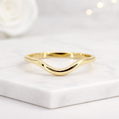 curve wedding band