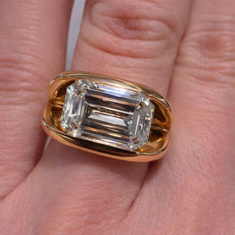 emerald solitaire ring architectural ring crossover design ring open shank ring modern jewelry luxury jewelry fine ring elegant jewelry stylish ring fashion jewelry clean lines ring bold jewelry statement jewelry unique jewelry women jewelry everyday ring
