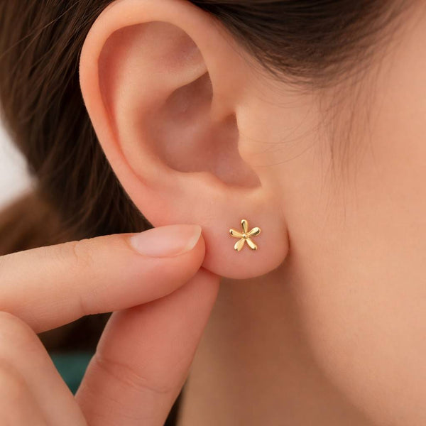 floral stud earrings flower stud earrings daisy flower earrings rose gold studs petal design earrings blooming flower earrings