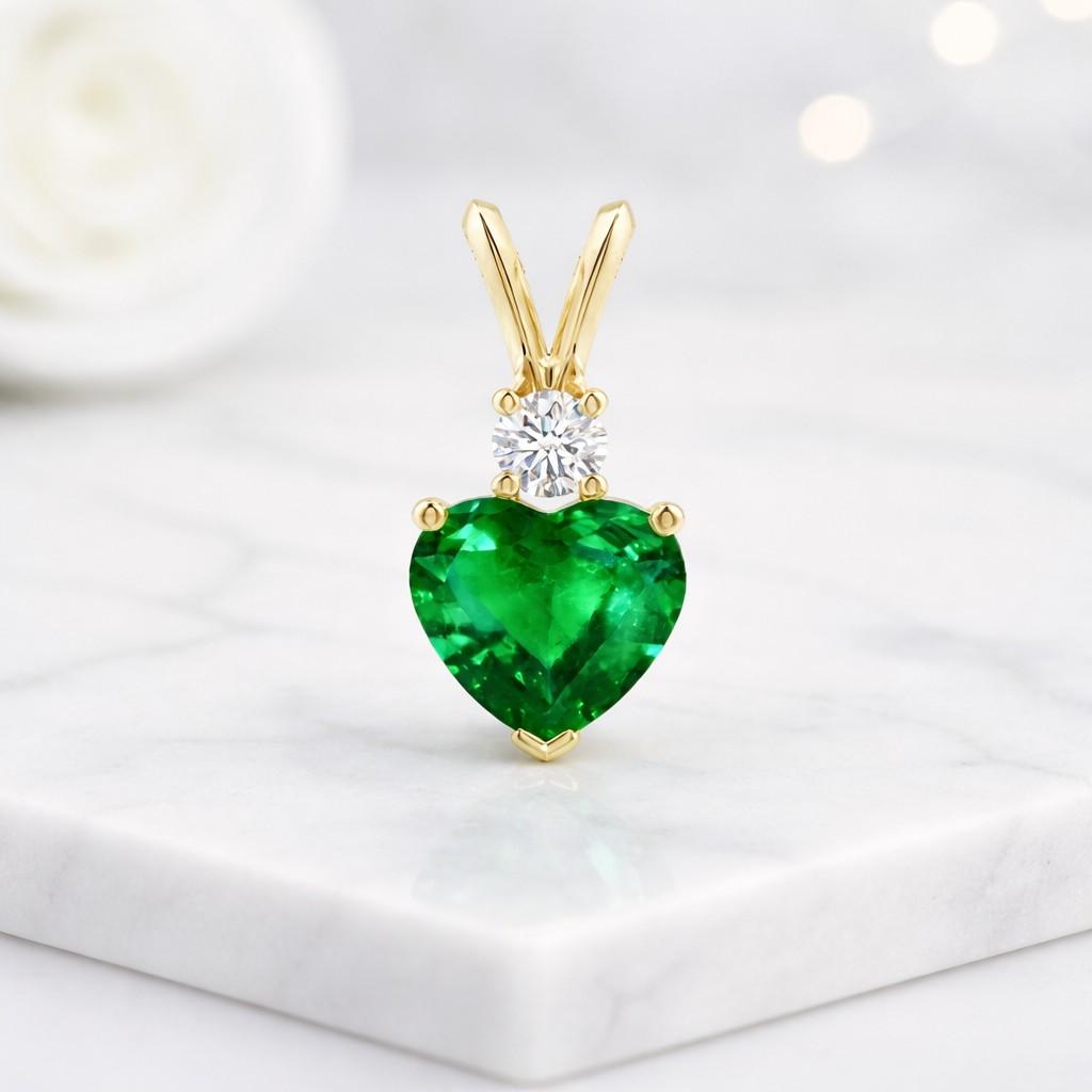 heart pendant gemstone pendant green pendant gold pendant heart jewelry stone pendant solitaire pendant prong setting jewelry