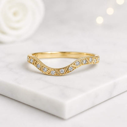 lightweight ring everyday jewelry romantic ring sparkle jewelry shine ring clear stone ring center stone ring side stones graceful ring modern jewelry classic jewelry timeless ring