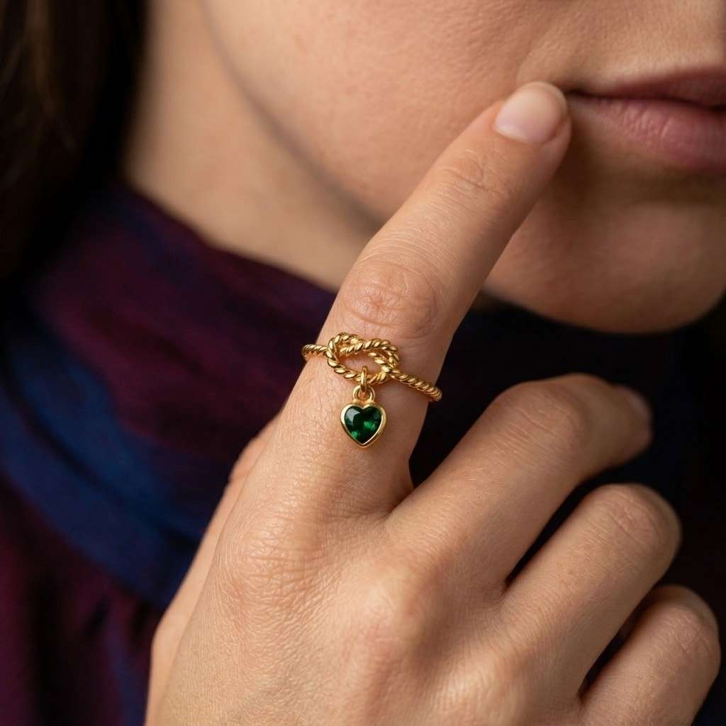 love jewelry heart pendant ring bezel stone ring colorful ring green stone ring blue stone ring red stone ring gemstone jewelry polished gold ring rope texture ring delicate jewelry charm accessory cute jewelry ring