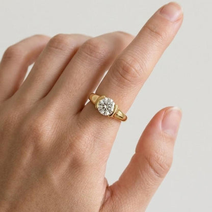 luxury jewelry handcrafted ring custom jewelry solitaire jewelry minimal jewelry clean style ring refined ring sleek jewelry women gift jewelry