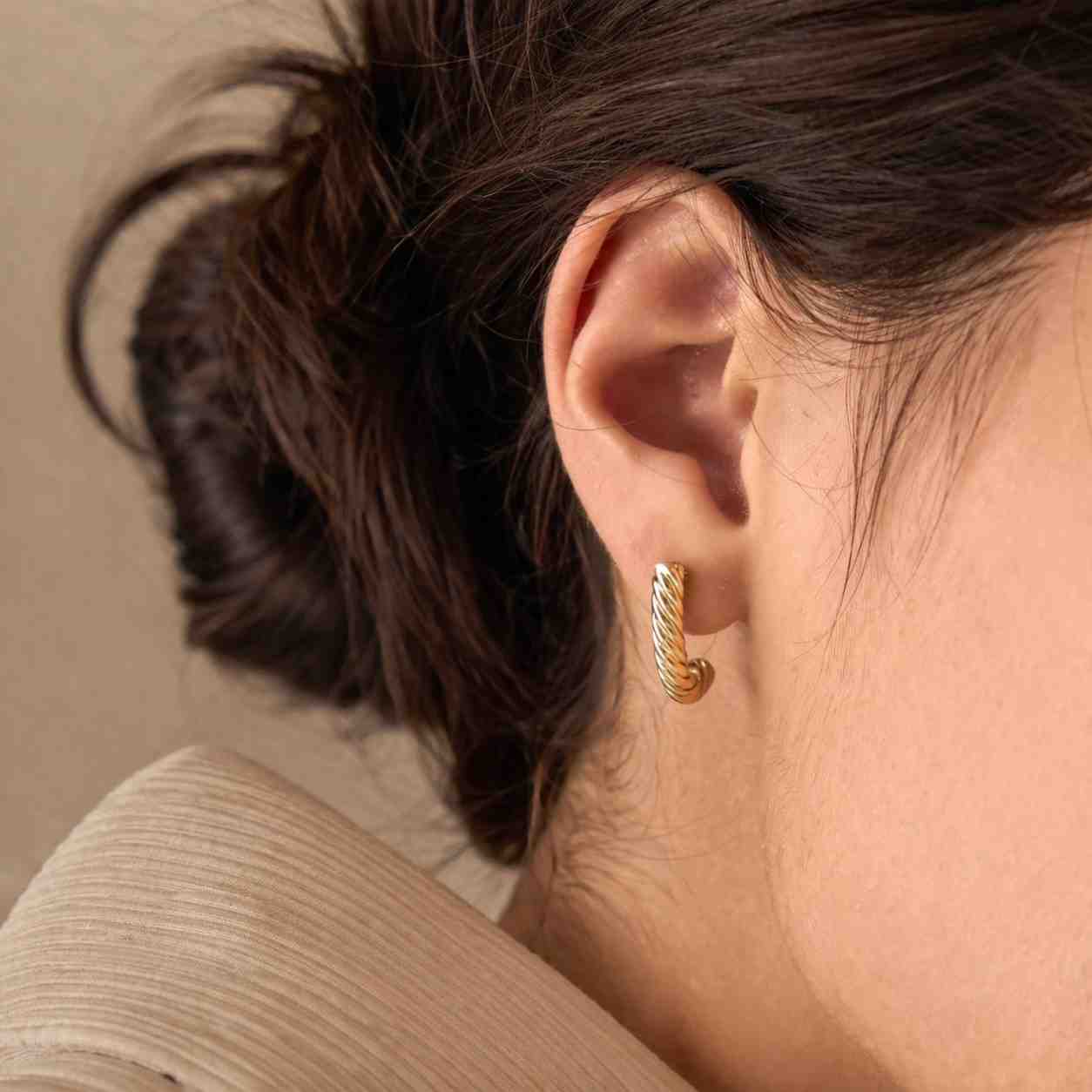 minimal style hoops smooth gold hoops stylish jewelry ear studs hoop design earrings designer hoops twist hoops rope pattern earrings