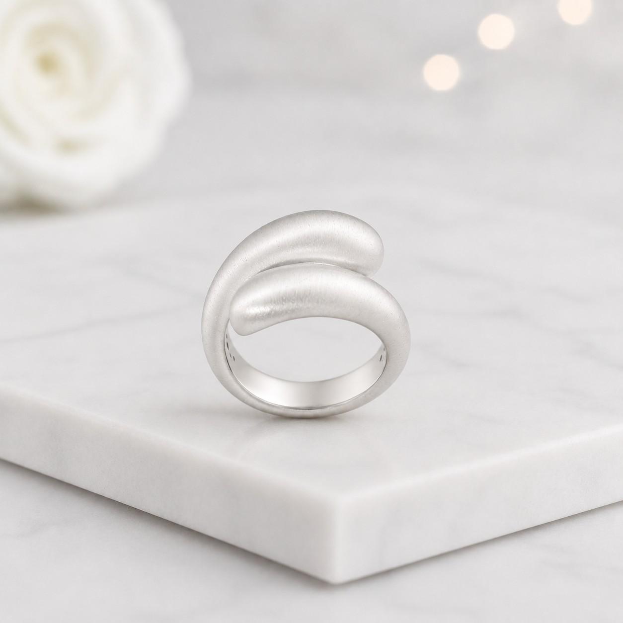 modern jewelry minimalist jewelry clean design ring smooth finish ring rounded ring thick band ring fashion accessory women jewelry