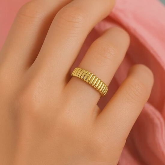 Ribbed Wedding Band