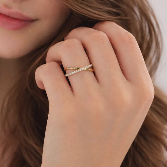 Round Diamond Criss Cross Band
