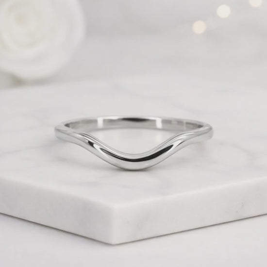 curve wedding band
