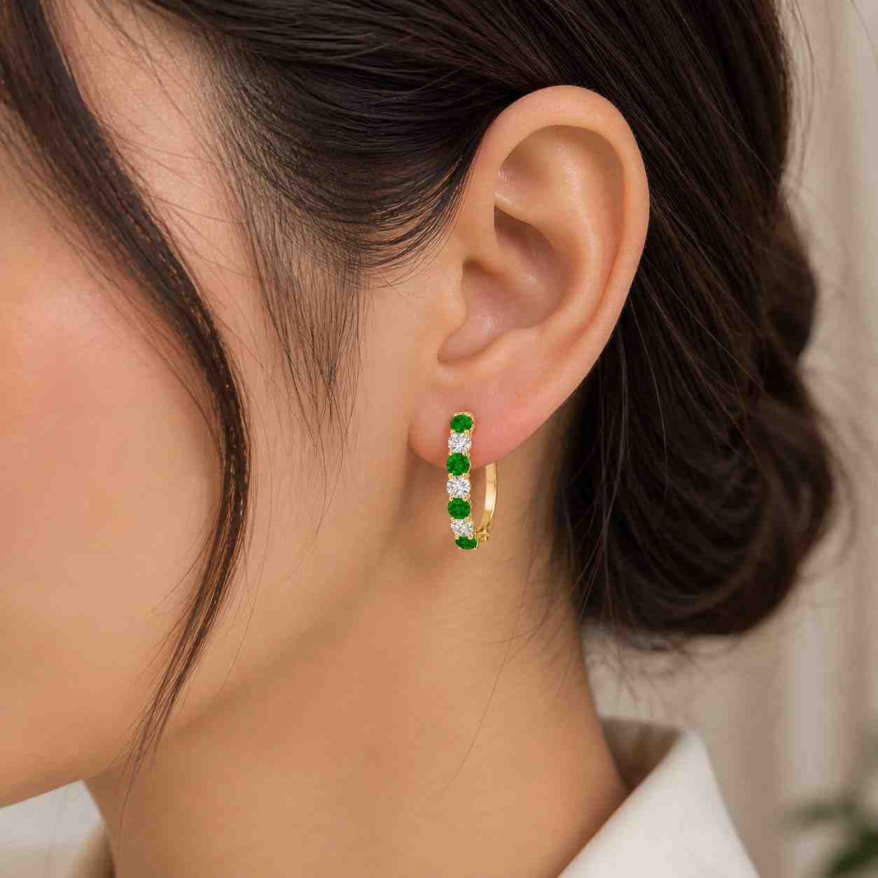 round earrings round cut earrings round emerald earrings round diamond earrings round gemstone earrings