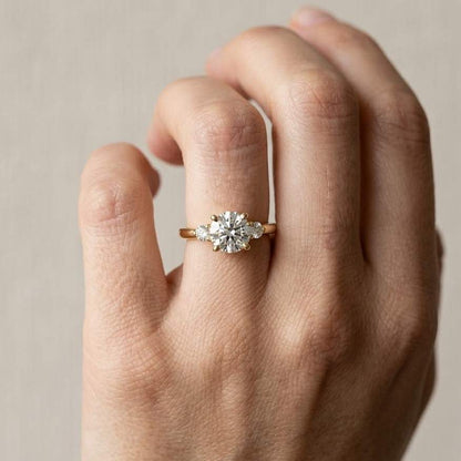 round solitaire ring three stone ring accent stone ring delicate ring polished ring slim band ring bridal jewelry engagement jewelry romantic ring feminine ring everyday ring simple ring modern ring luxury jewelry fine ring