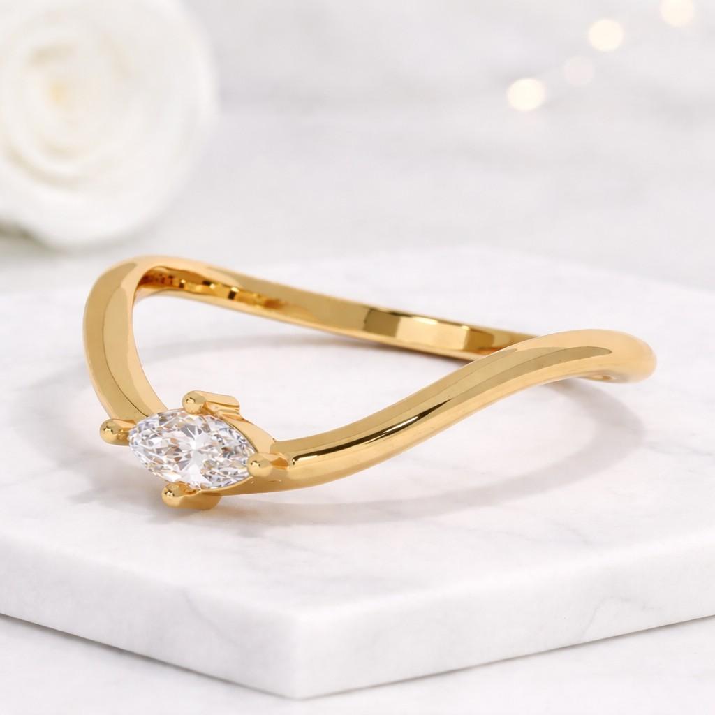 slim ring petite ring open band V shaped ring curved solitaire delicate jewelry modern jewelry clean design elegant jewelry fashion jewelry dainty jewelry simple jewelry